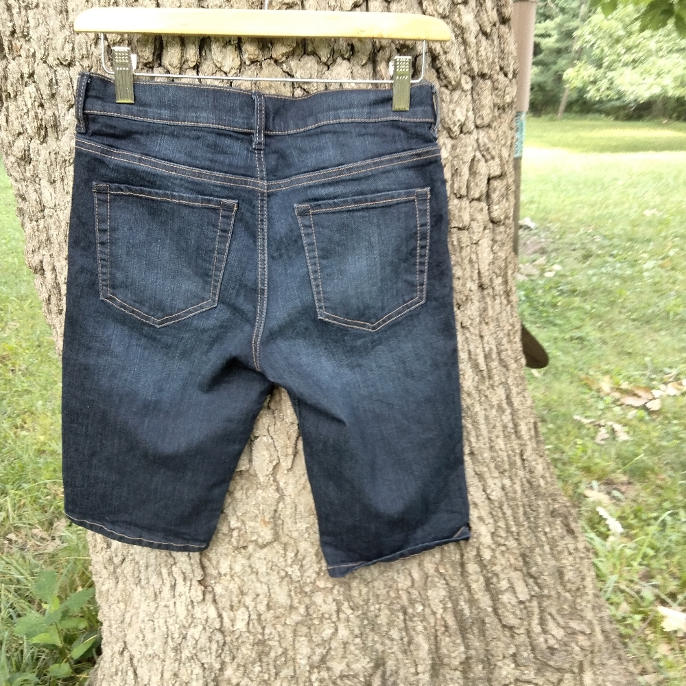 ⬇️Price Drop!⬇️ New York and Company Bermuda Shorts in size 4